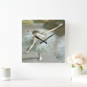 Tänzerin in Grün von Edgar Degas Quadratische Wanduhr