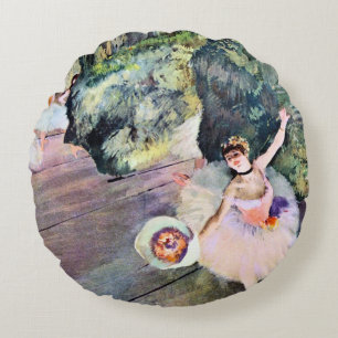 Tänzerin mit Blumenstrauß von Edgar Degas Rundes Kissen