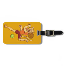 Tapferer Puma, der einen Tennisball zertrümmert