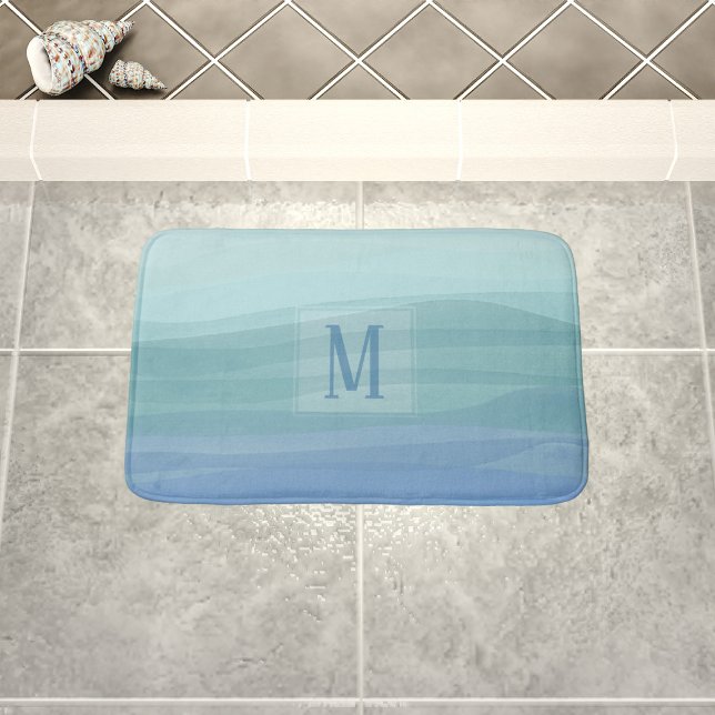 Tapis De Bain Aqua Blue Aquarelle Waves Monogramme Mat de bain (Serene aqua blue watercolor waves bath mat with your initial. Available in 3 sizes. S, M & L)
