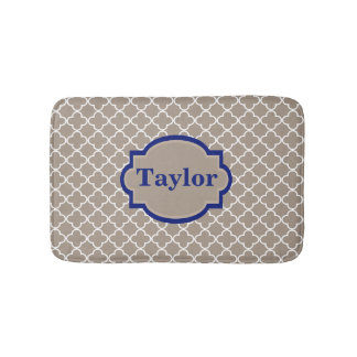 Tapis de bain beige de monogramme de Quatrefoil de