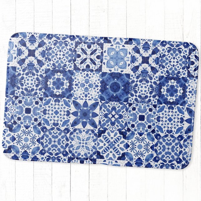 Tapis De Bain Carreaux Bleus Bleu Méditerranéen Motif Aquarelle (Blue and white watercolor 
Mediterranean tile pattern bath mat)