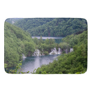 Tapis De Bain Cascade cascade avec forêt verte en Croatie