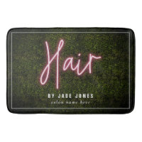 Cosmetologue du salon de coiffure Neon Boxwood