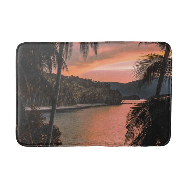 Tapis De Bain Coucher de soleil sur l'île tropicale le soir sur  (Devant)