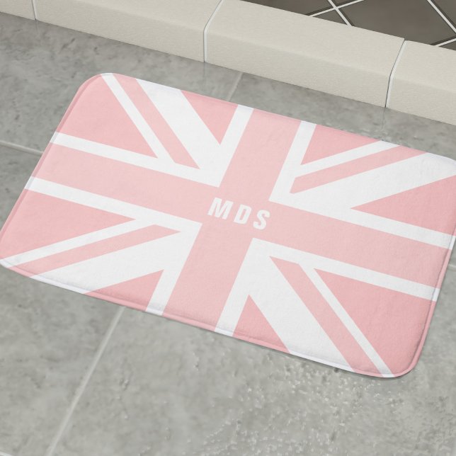 Tapis De Bain Drapeau rose Union Jack Royaume-Uni Monogramme Mat (Long live bubble baths! Add your initials or name to this cute pink UK flag bath mat)