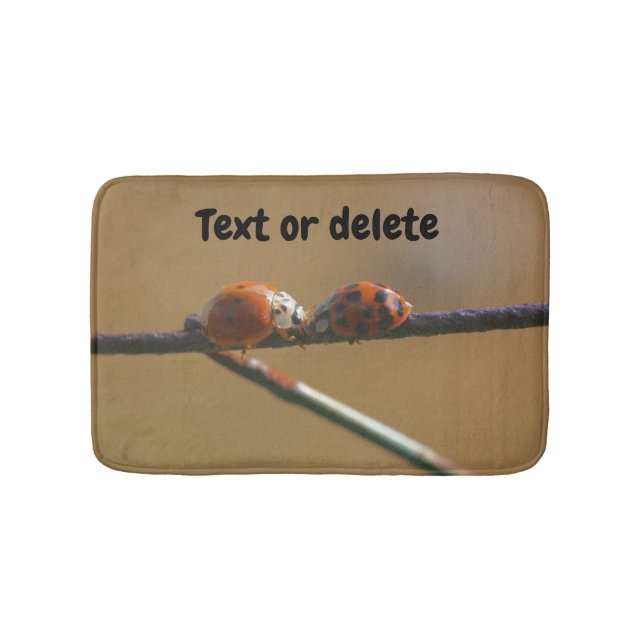 Tapis De Bain Embrasser Ladybugs Sur Une Clôture De Fil Personna (Devant)