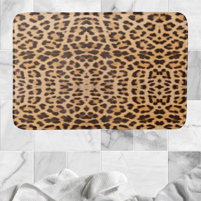 Tapis De Bain empreinte de léopard de mode de safari sauvage (girly chic wild safari fashion leopard print bath mat)