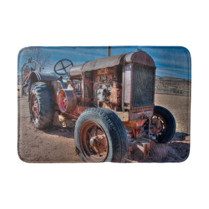 Tapis De Bain Fermes Tracteur d'antiquité rouillé