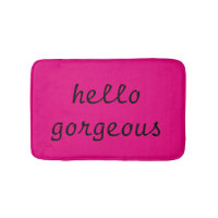 Fille magnifique de lettre de brosse de roses