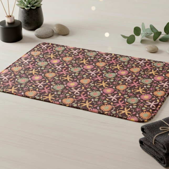 Tapis De Bain Fleurs de Chocolat et Étoiles de Mer (Cute comfort for your toes and your aesthetic with fun playful starfish and flowers on rich coco.)