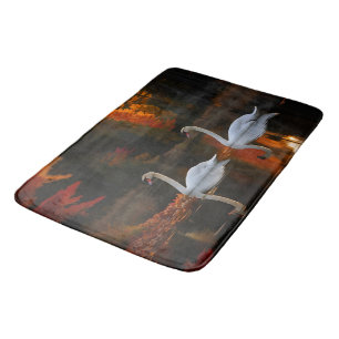 Tapis De Bain Gracieux Cygnes Blancs Glissant Sur L'Étang D'Auto