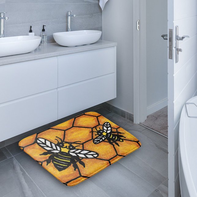 Tapis De Bain Jolie veste Jaune Bee Honeypeb (Two yellow and black bumble bees on golden yellow honeycomb bath mat.)