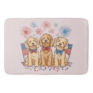 Tapis De Bain Joyeux 4 juillet Goldendoodle Dogs Fireworks