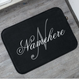 Tapis De Bain Monogramme de nom noir et blanc personnalisé uniqu