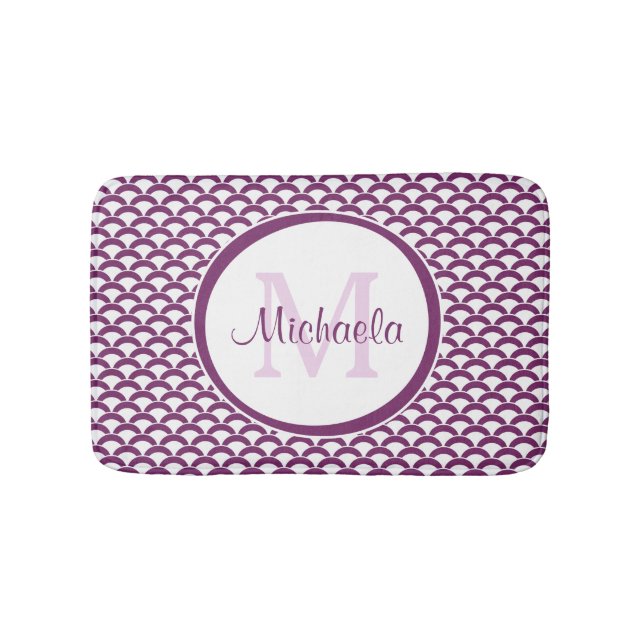 Tapis De Bain Monogramme et nom des pétoncles violets et blancs  (Devant)