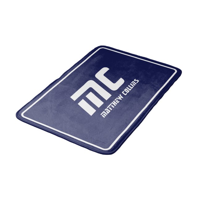 Tapis De Bain Monogramme moderne bleu Nettoyer Nom minimal Texte (Angle)