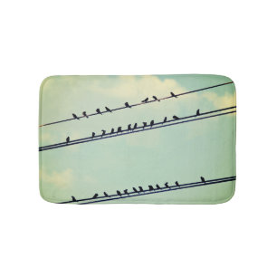 Tapis De Bain Oiseaux sur des fils, ciel bleu vintage.