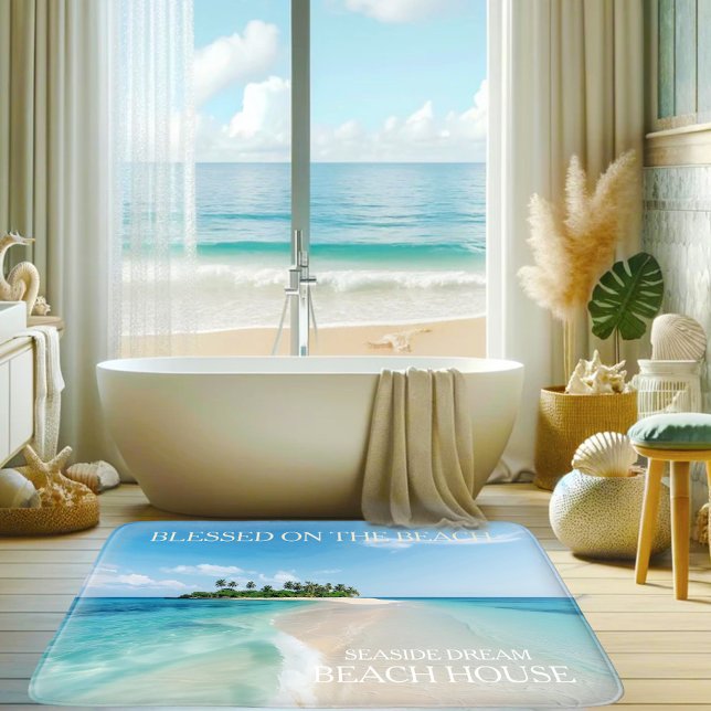 Tapis De Bain Plage tropicale Turquoise Blue Ocean (Bath mat featuring a tropical paradise island in a turquoise blue ocean with a sandy beach)