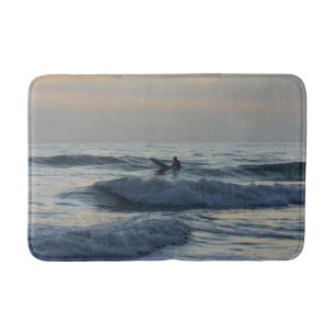 Tapis De Bain Surfer attend