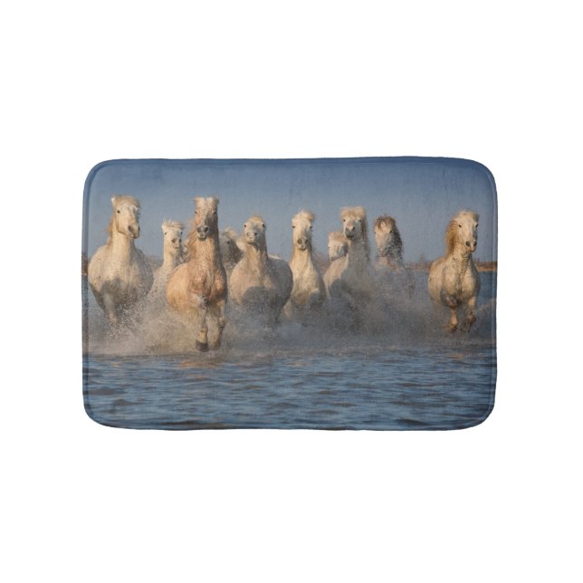 Tapis De Bain Un groupe de chevaux blancs dans la région de (Devant)