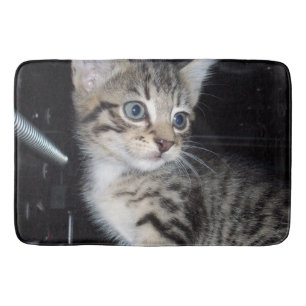Tapis De Bain "Whiskers of Trouble : The Mischievous Tabby Kitte