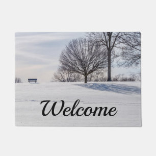 Tapis de bienvenue sur un banc sur une colline enn