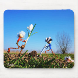 Tapis De Souris 2 Fubby qui plantent une sphère de crocus.
