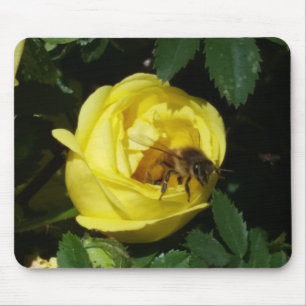 Tapis De Souris Abeille de miel à l'intérieur de rose jaune