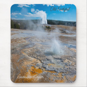 Tapis De Souris Anémone et vieux geysers fidèles qui s'effondrent
