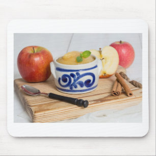 Tapis De Souris Applesauce with cinnamon in stoneware bowl