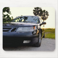Arc de Saab 9-5 SportWagon 2005 dans le coucher du