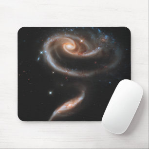Tapis De Souris Arp 273 Galaxies Interagissant En Andromède.