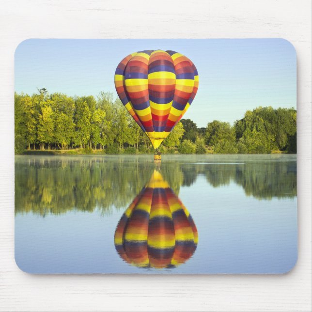 Tapis De Souris Ballon à air chaud sur l'eau avec réflexion (Devant)