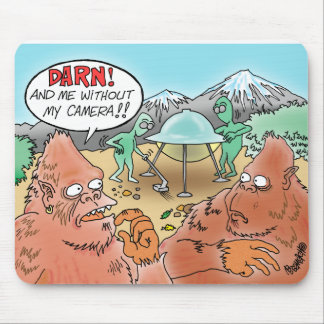 TAPIS DE SOURIS BIGFOOT VOIT DES ALIENS ET VEUT SON APPAREIL-PHOTO