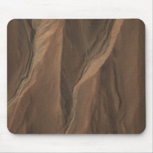 Tapis De Souris Caniveaux au bord du cratère vigoureux, Mars