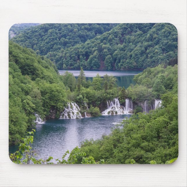 Tapis De Souris Cascade cascade avec forêt verte en Croatie (Devant)