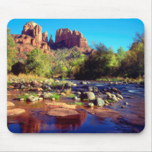 Tapis De Souris Cathedral Rock se reflétant dans Oak Creek