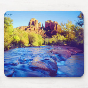Tapis De Souris Cathedral Rock se reflétant dans Oak Creek, Arizon