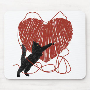 Tapis De Souris Chat Noir Jouant Déraviser le Coeur Rouge