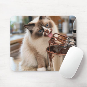 Tapis De Souris Chat Ragdoll léchant un batteur de mélangeur