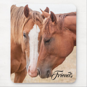 Tapis De Souris Chevaux qui se câlinent dans un pâturage