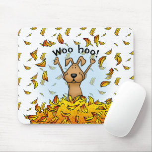 Tapis De Souris Chien Jouer dans un seau de feuilles d'automne - A