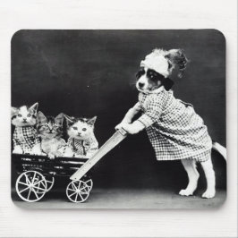 Tapis De Souris Chiot avec trois chatons dans un chariot