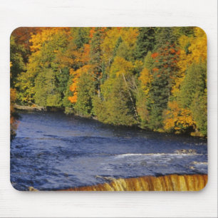 Tapis De Souris Chutes supérieures de Tahquamenon dans le Michigan