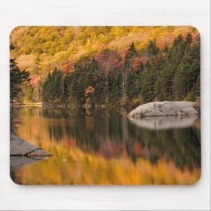 Tapis De Souris Couleurs d'automne reflétées sur l'étang de castor