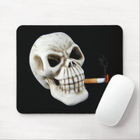 Crâne avec cigarette