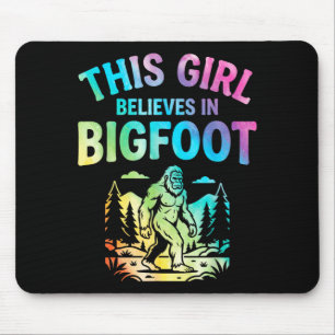 Tapis De Souris Croyante bigfoot filles teinture sasquatch cryptid