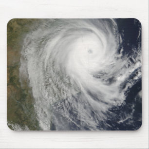Tapis De Souris Cyclone tropical Favio au-dessus de la Mozambique