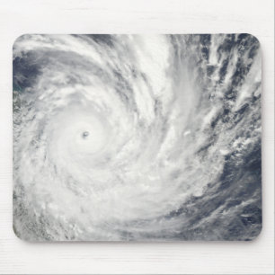 Tapis De Souris Cyclone tropical Yasi au-dessus de l'Australie